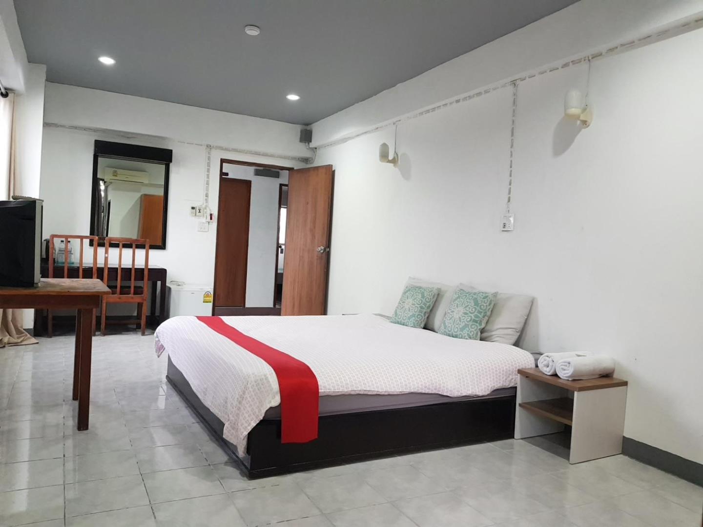 โรงแรมวินบางนา Win Bangna Hotel Bangkok Rom bilde
